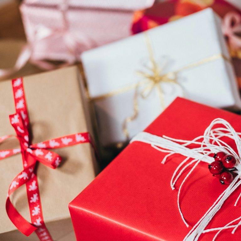 Entspannt durch die Feiertage: Geschenkideen und Tipps gegen Weihnachtsgeschenkstress